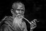 Bearded_man_smoking_pipe-3013924.jpg