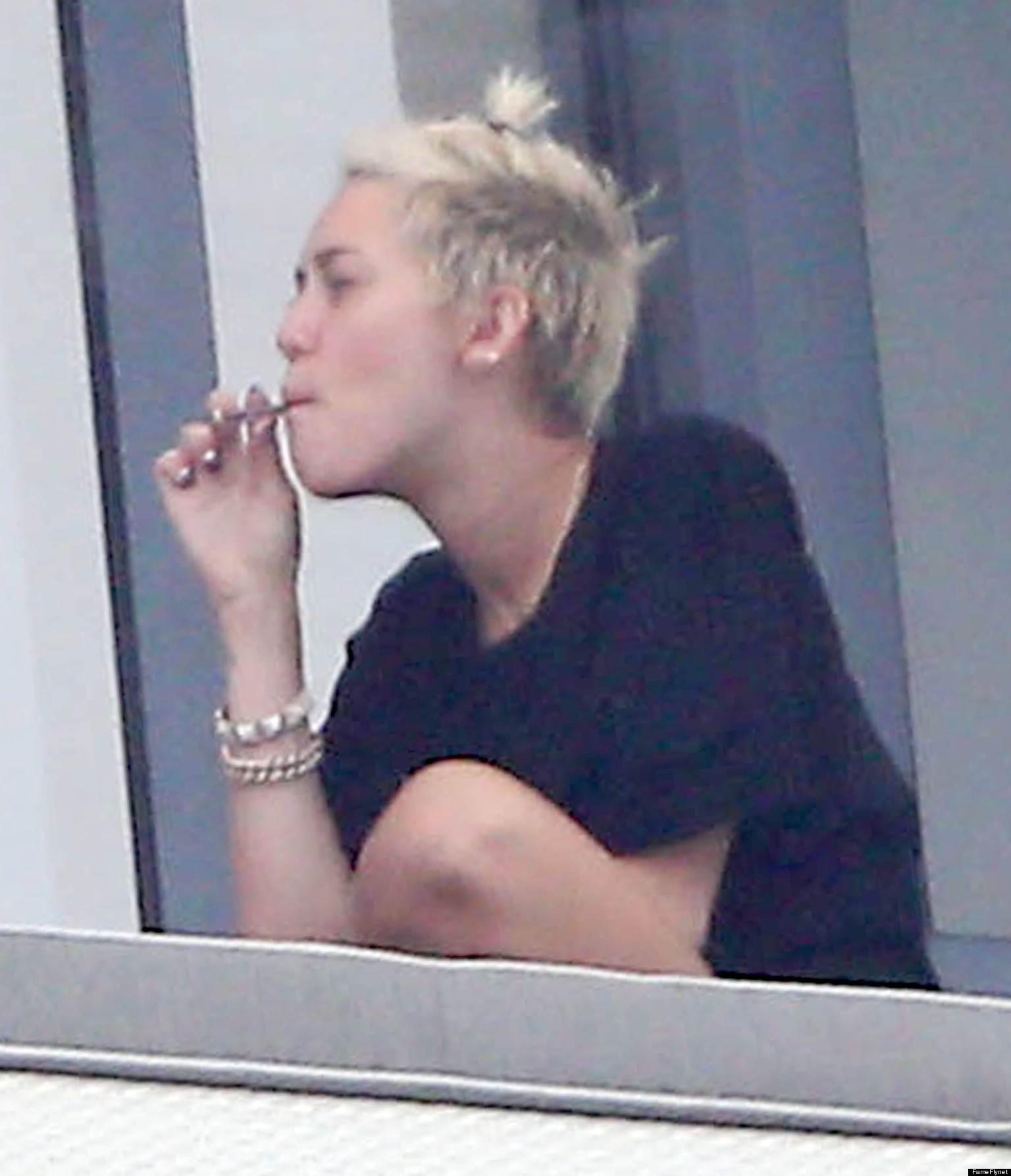 o-MILEY-CYRUS-SMOKING-WEED-facebook.jpg