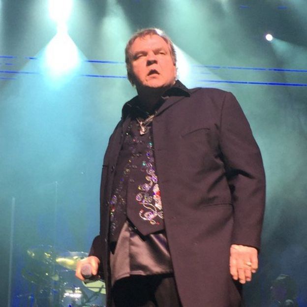_90007115_meatloafonstage.jpg