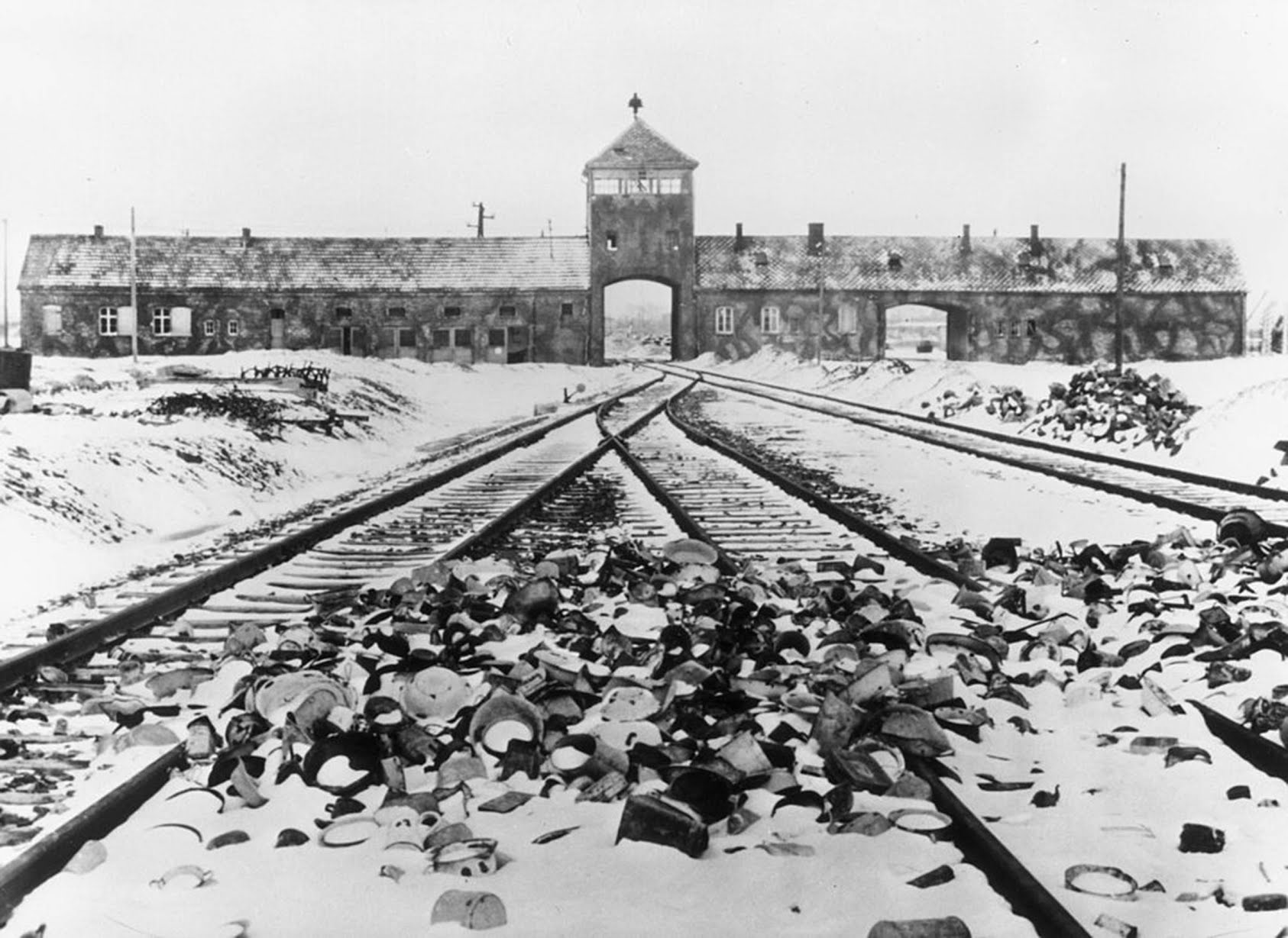 auschwitz.jpg