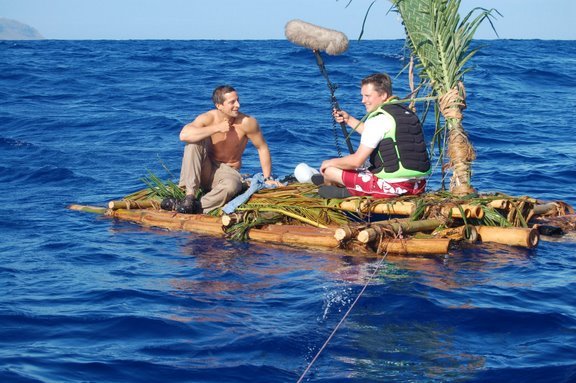 bear-grylls-bear-grylls-543976_576_3831.jpg