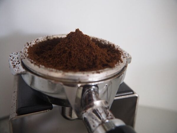 Coffee grounds are almost neutral pH, the acidity is flushed out with the hot water.