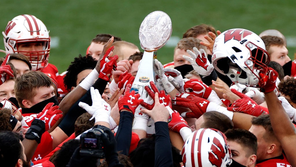 Wisconsin Shattered The Duke's Mayo Bowl Trophy While Dancing - Tips Loves