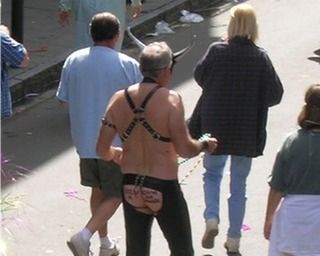 Old_man_with_butt_showing.jpg